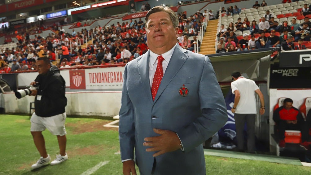 Miguel Herrera durante el juego de Xolos contra Necaxa