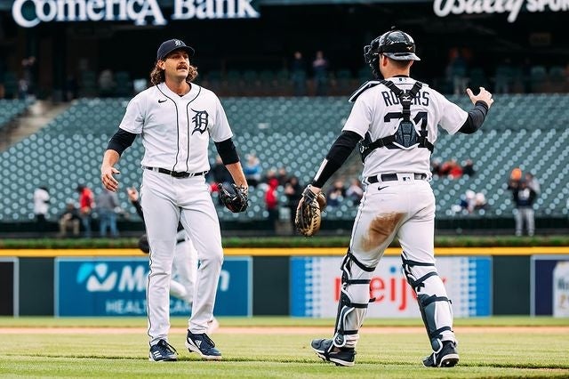 Jason Foley con la playera de Detroit Tigers