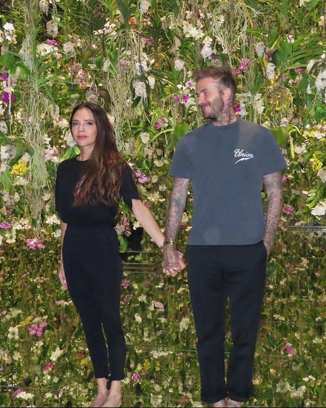 Victoria Beckham junto a su esposo