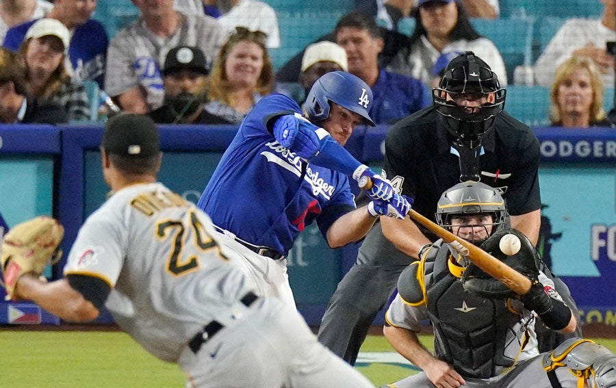 Julio Urías se recupera y logra su tercer triunfo de la temporada con los  Dodgers