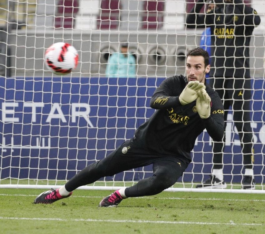 Sergio Rico en calentamiento previo con el PSG