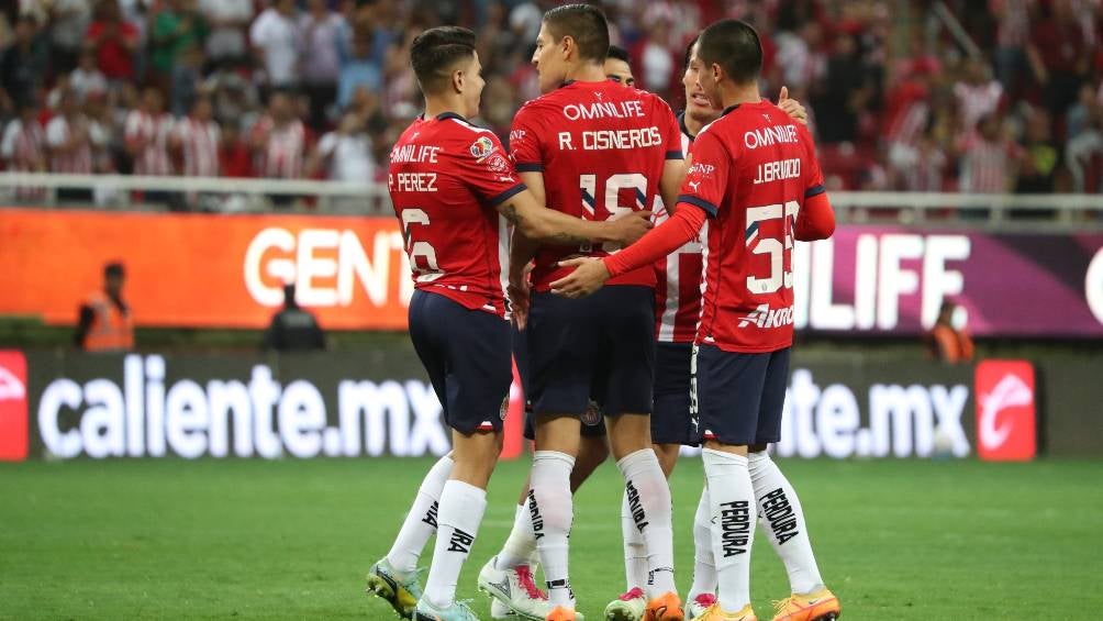 Chivas se mantiene invicto en el torneo