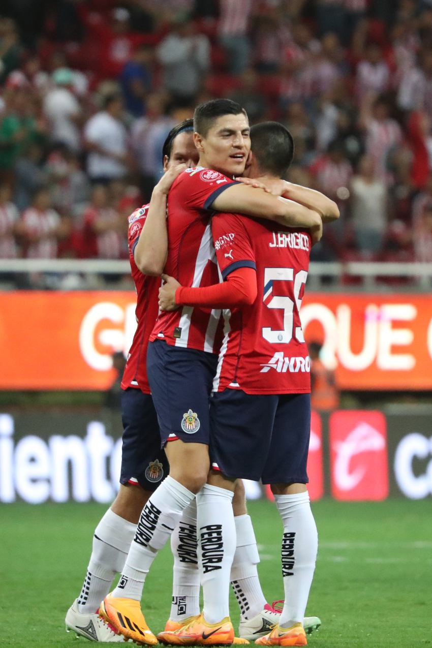 Ronaldo Cisneros celebración de gol
