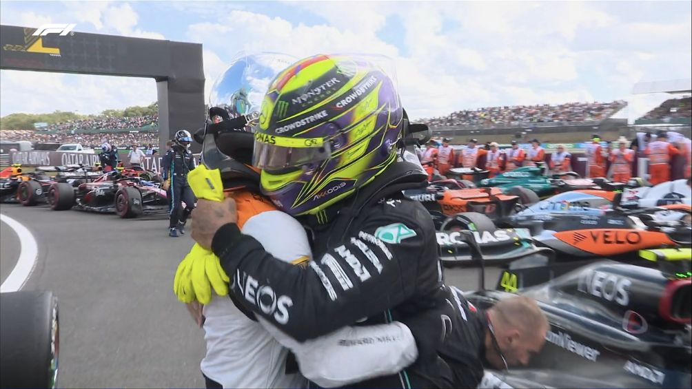 Lewis Hamilton celebra el podio de Lando Norris