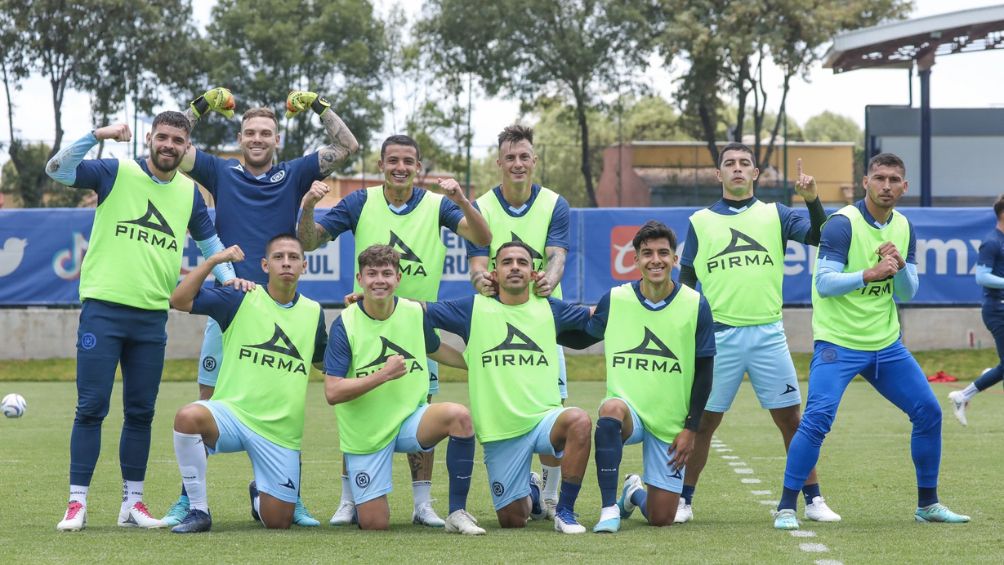 Jugadores de Cruz Azul en entrenamiento