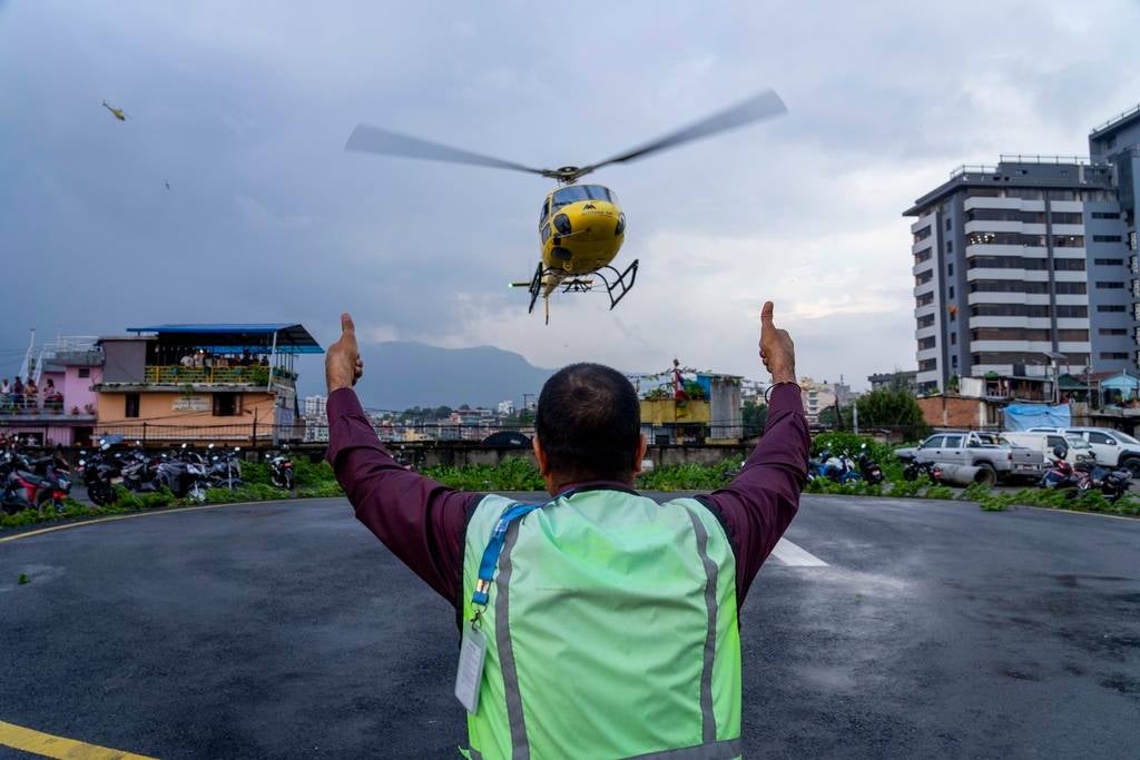 Tragedia cerca del Everest deja al menos seis muertos