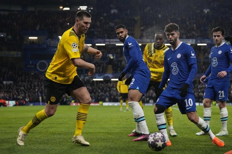 Pulisic jugando contra su antiguo equipo