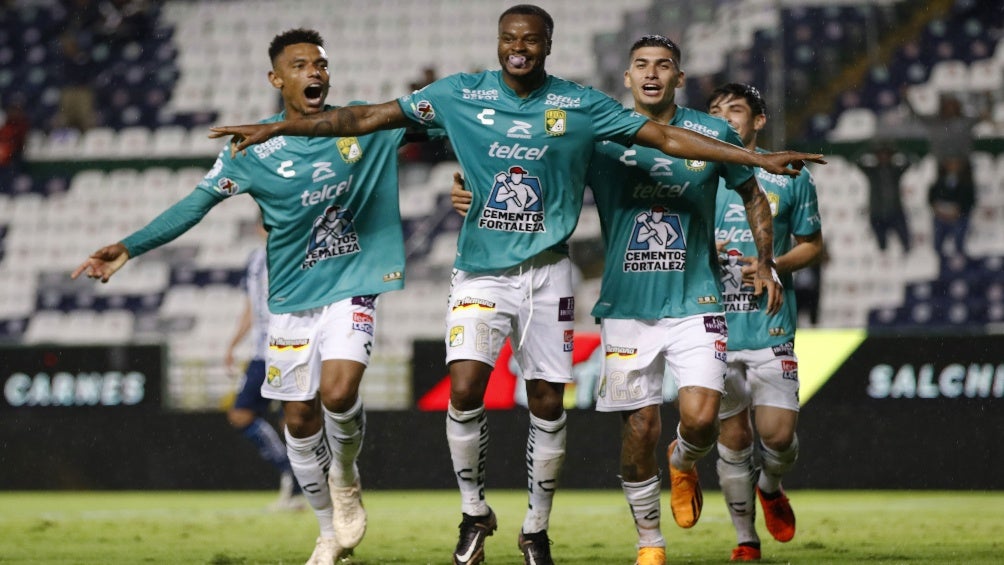 León aplasta a Pachuca en casa y consigue su primer triunfo del torneo