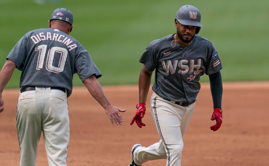 Jeimer Candelario festeja cuadrangular