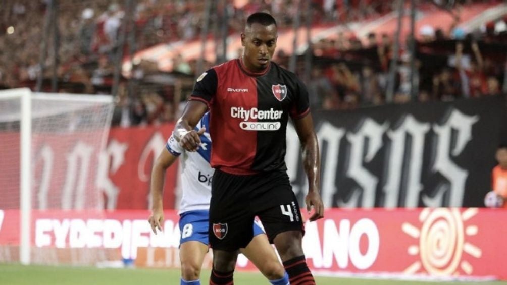 El jugador colombiano en un juego con Newell's