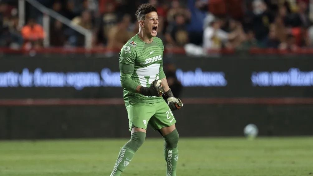 Sosa celebra un gol con el cuadro universitario