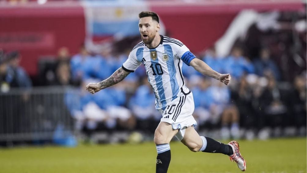 Lionel celebra un gol con Argentina