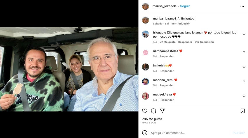 Ricardo O'Farrill con su familia tras salir de una clínica.