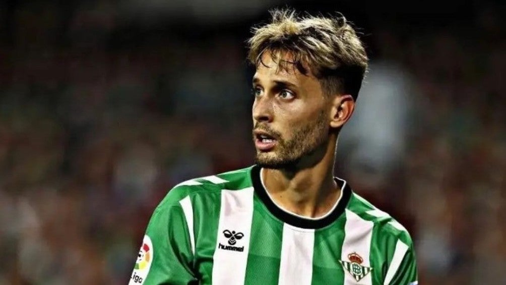 Sergio Canales en partido con el Real Betis 