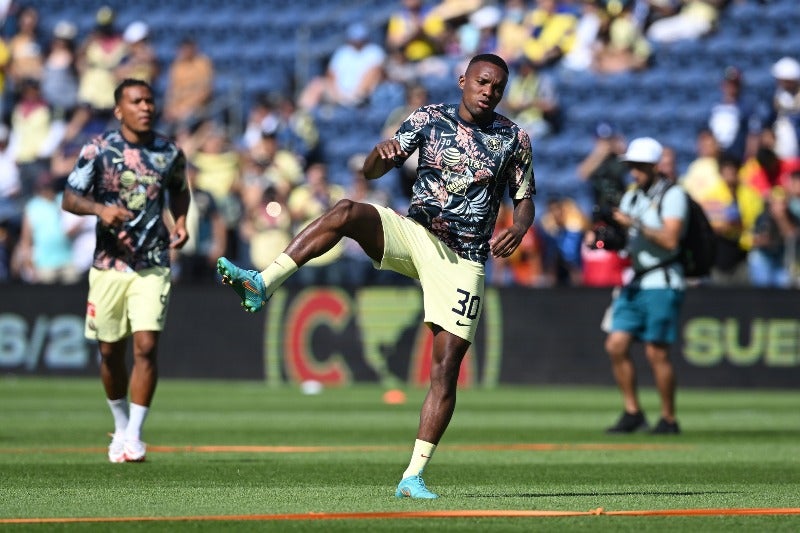 Juan Otero entrenando con las Águilas del América 