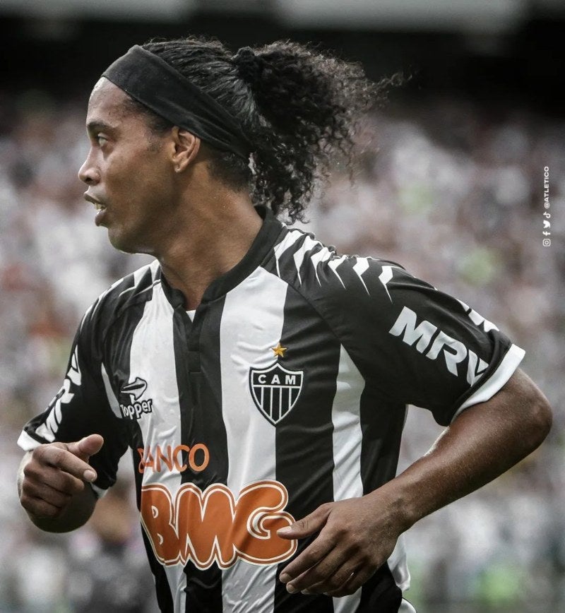 Ronaldinho jugando con el Atlético Mineiro 