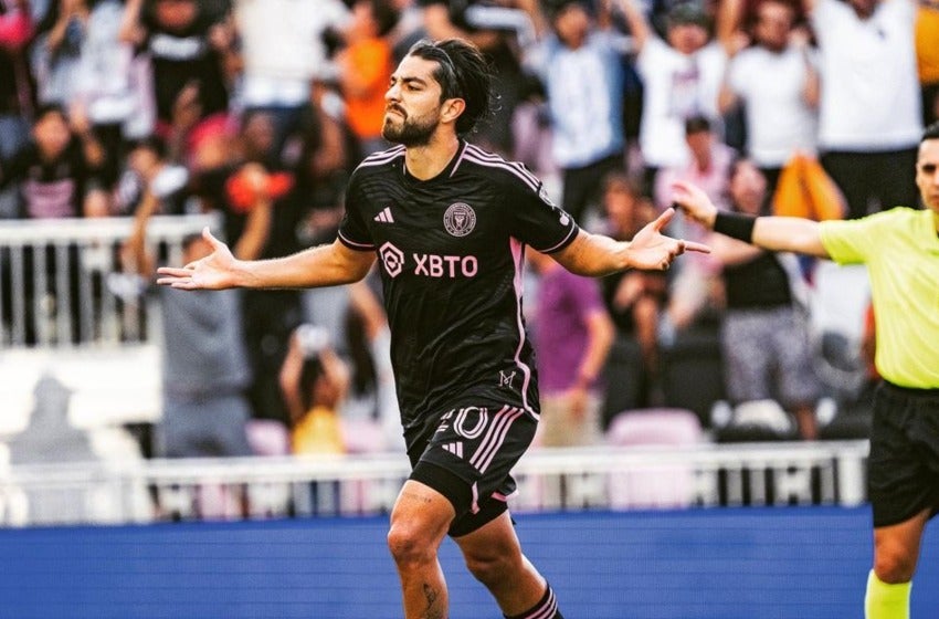 Pizarro en celebración de gol