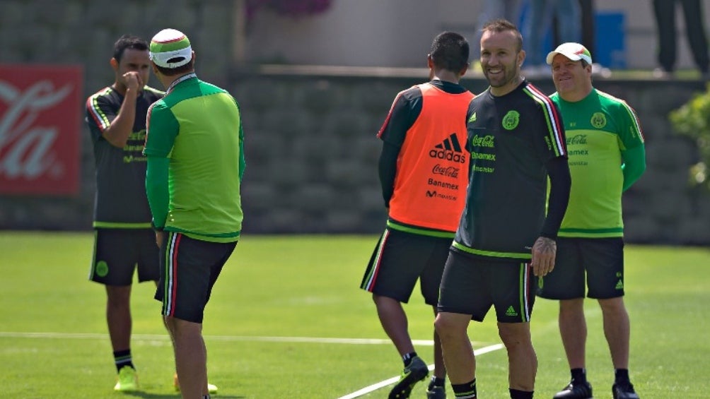 Matías Vuoso durante un entrenamiento de la Selección Mexicana 