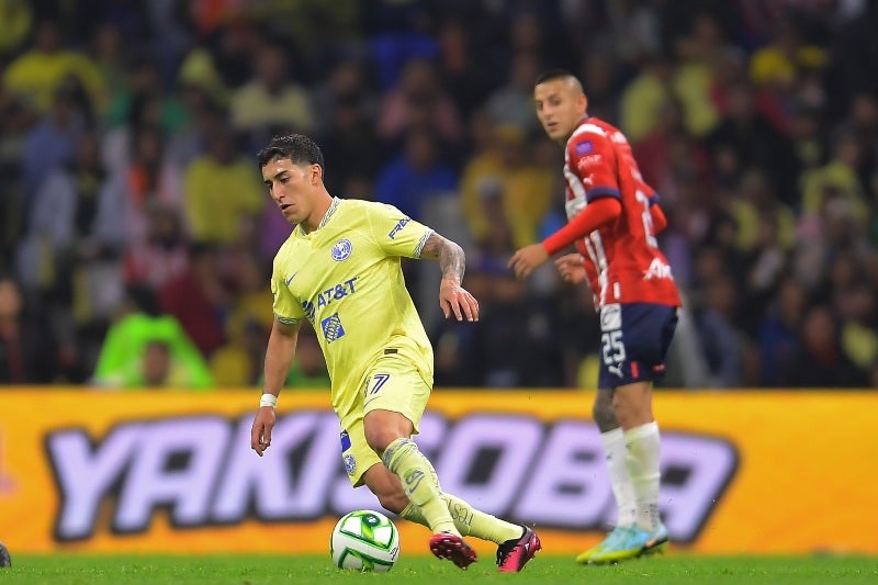 Zendejas jugando contra las Chivas 