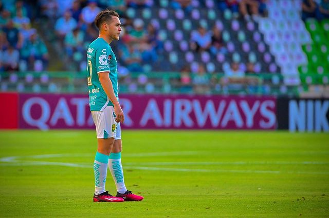 Angulo jugando para el León