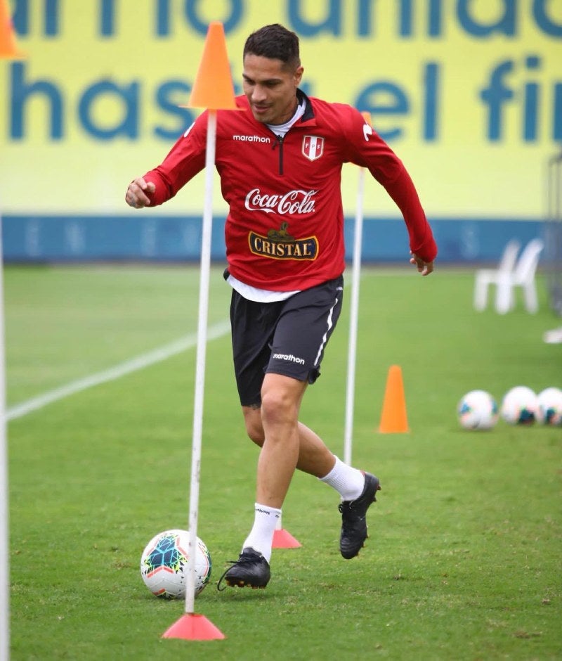 Paolo Guerrero entrenando con Perú 