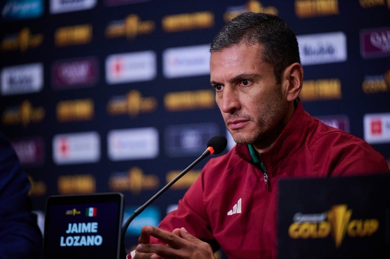 Lozano en conferencia de prensa