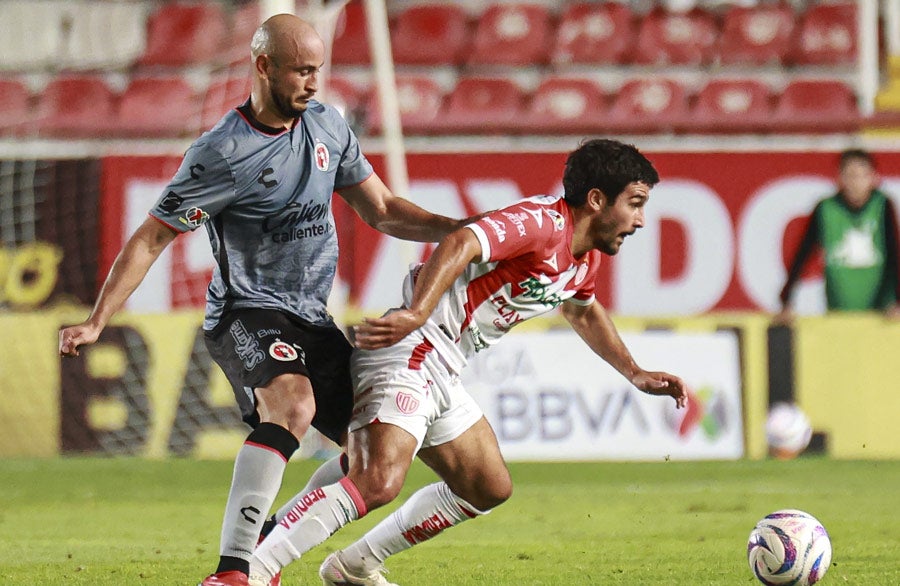 González ante Necaxa