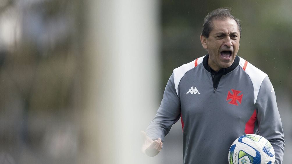 Díaz en su primer práctica como entrenador del Vasco 