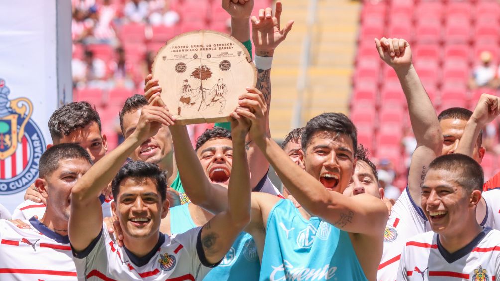 Chivas levantó su primer título bajo el mando de Paunovic