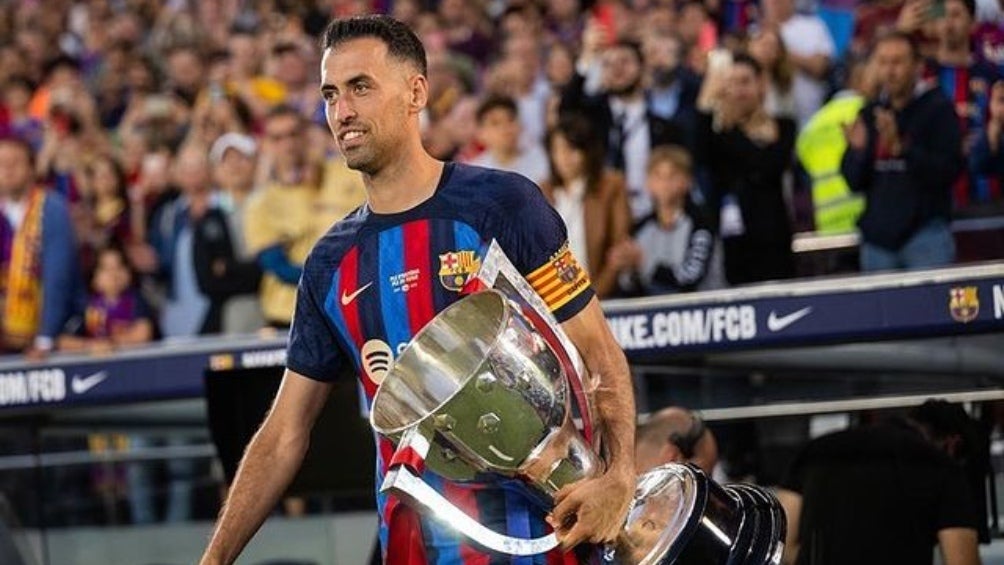 Sergio Busquets con la playera del FC Barcelona