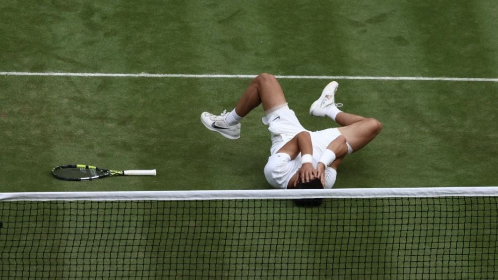 Carlos Alcaraz celebra su victoria ante Djokovic