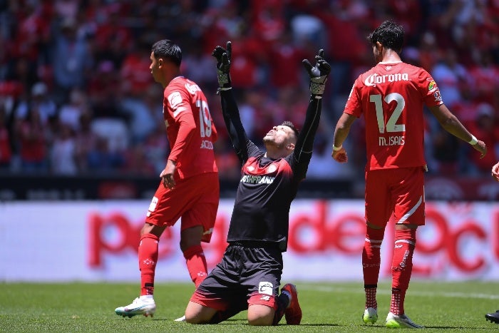 Tiago Volpi festeja su gol