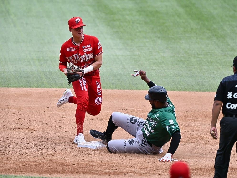 Diablos enfrentando a los Olmecas