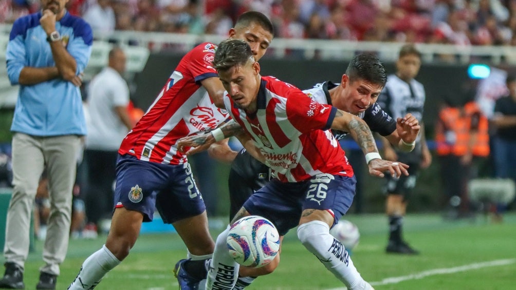 Chivas enfrentando al Necaxa