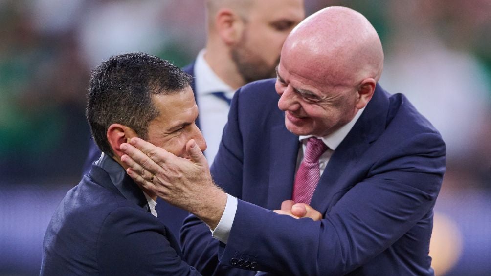 Giani Infantino felicita a Lozano