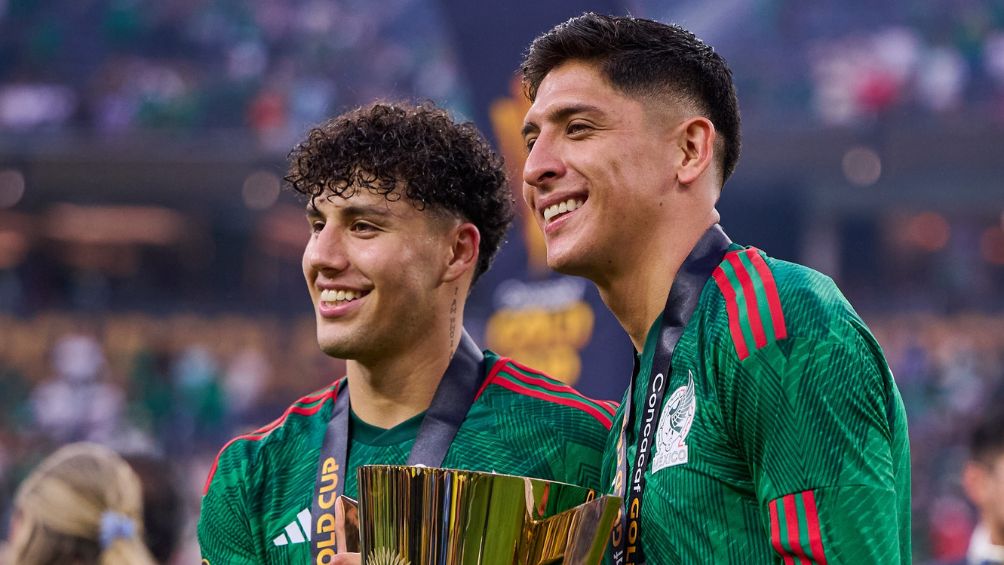 Edson y Sánchez tras ganar la Copa Oro