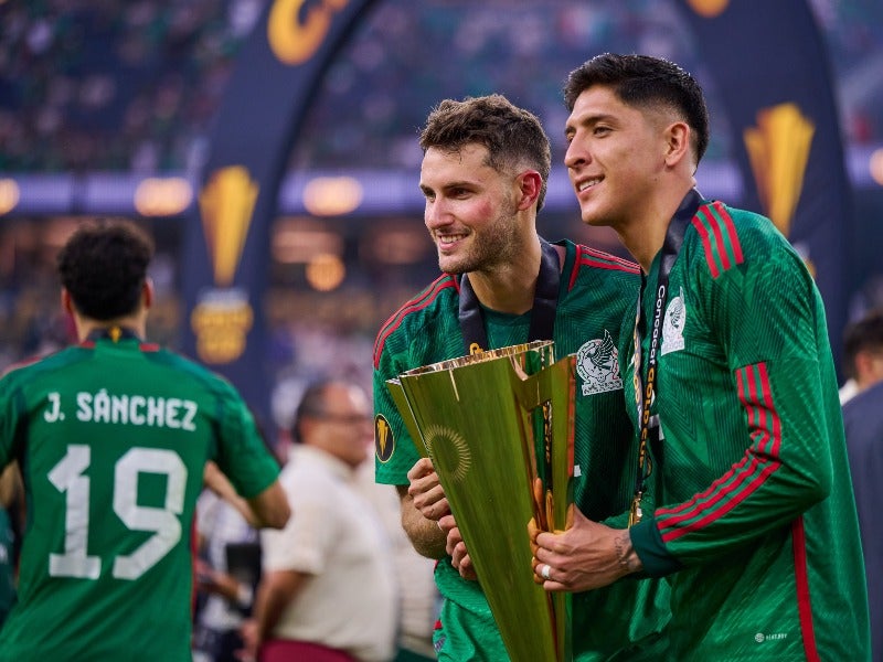 Giménez con el título de la Copa Oro