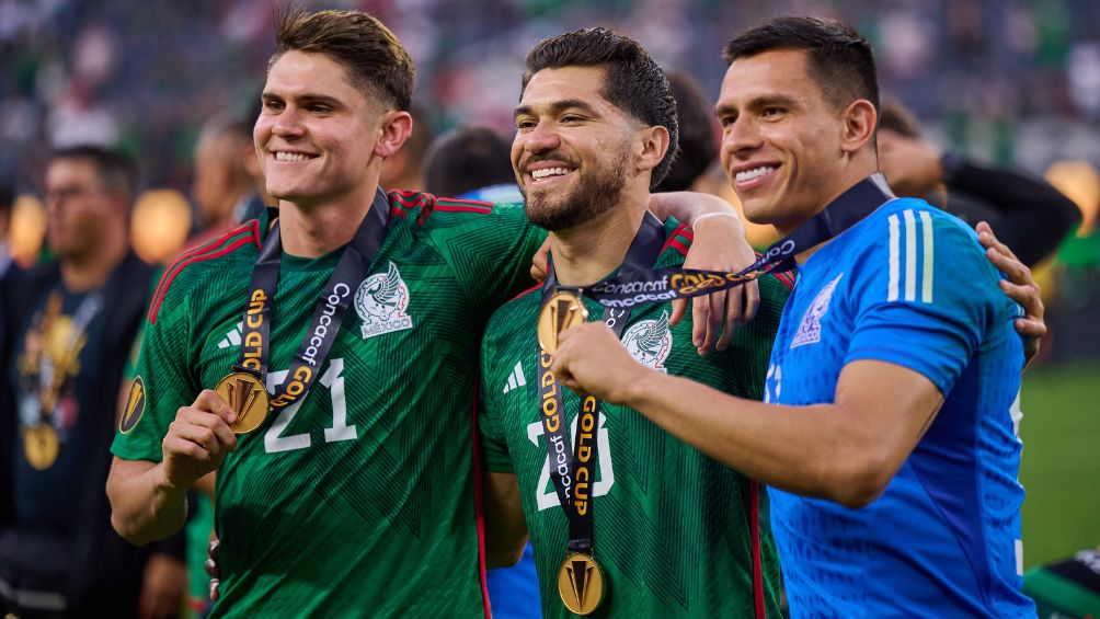 Henry, Israel y Malagón celebran la Copa Oro