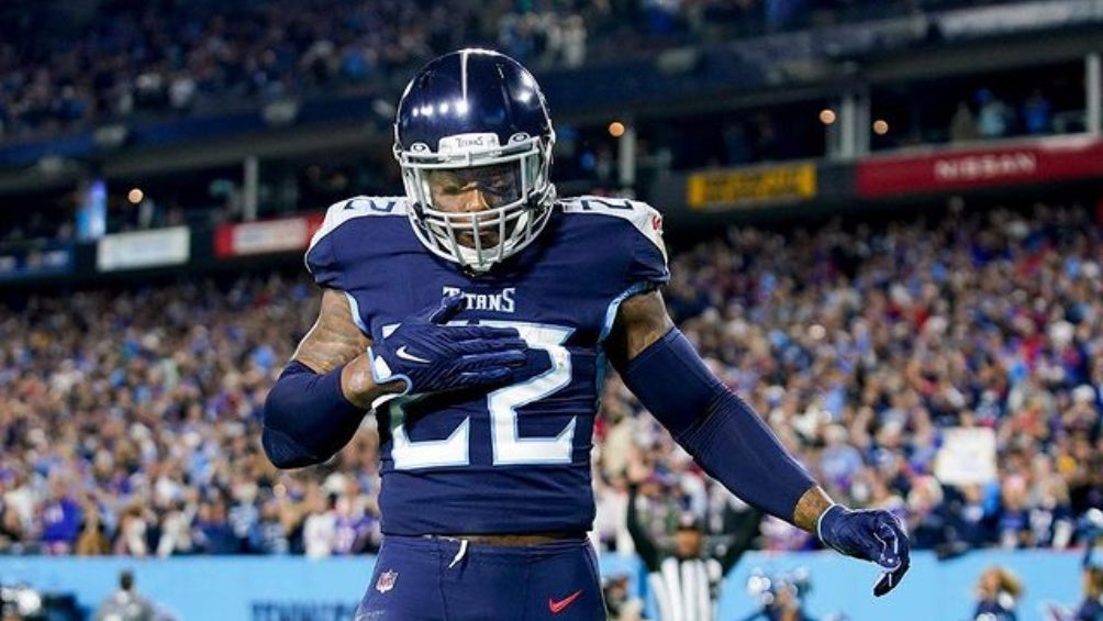 Derrick Henry jugando para los Titans 