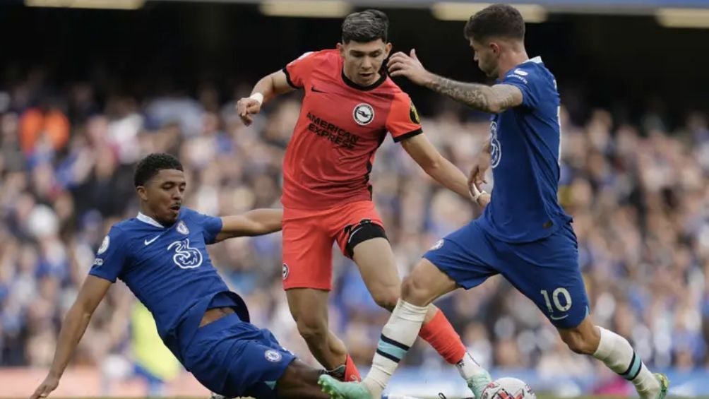 Fofana durante un juego con el Chelsea