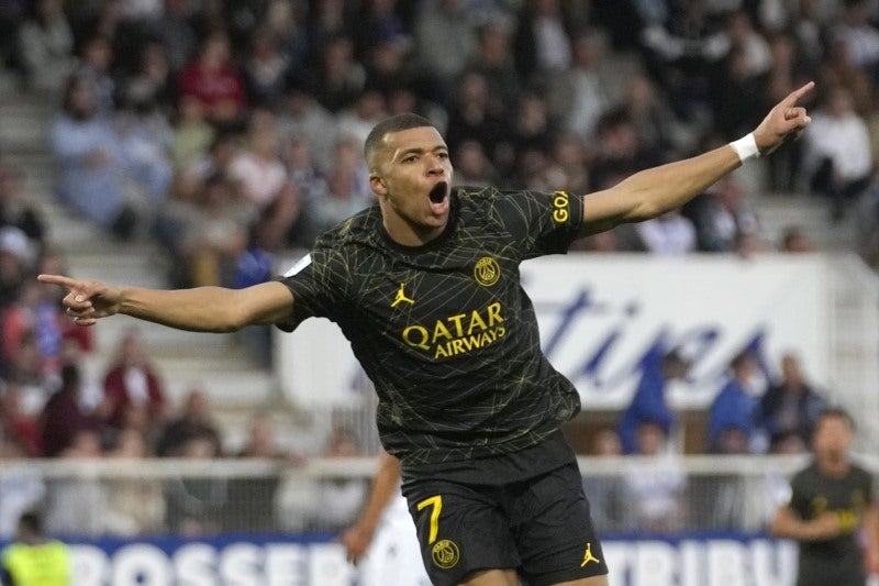 Mbappé celebrando el título con el PSG