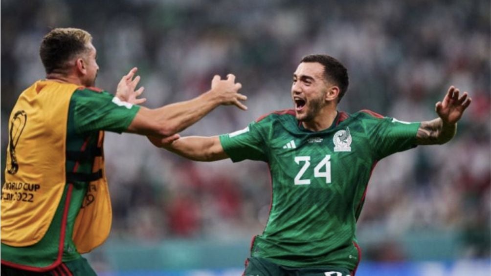 Luis Chávez celebra el gol ante Arabia Saudita