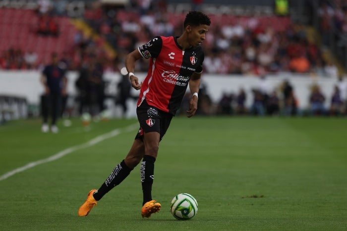 Ozziel Herrera durante un partido con Atlas