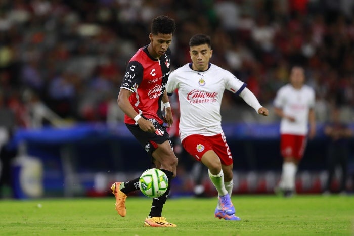 Ozziel Herrera durante un partido con Atlas