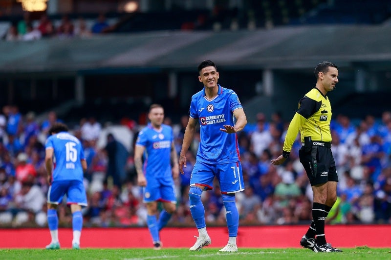 Antuna jugando con Cruz Azul