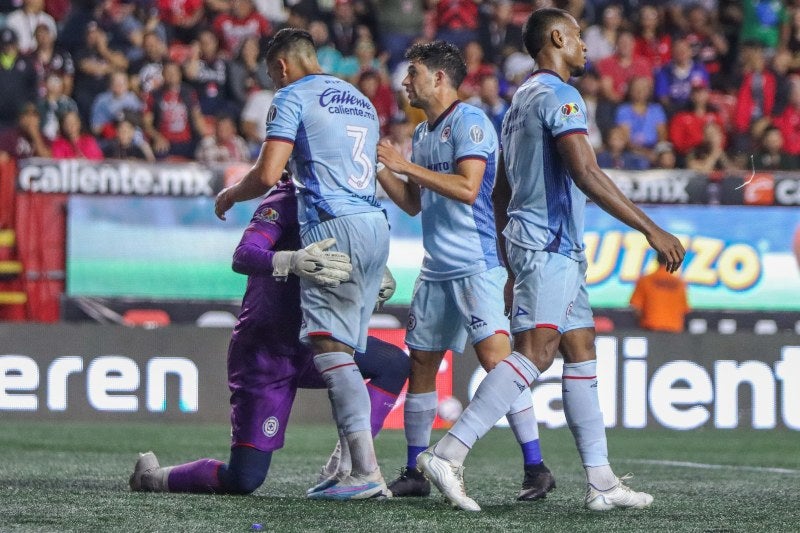 Cruz Azul enfrentando a Xolos