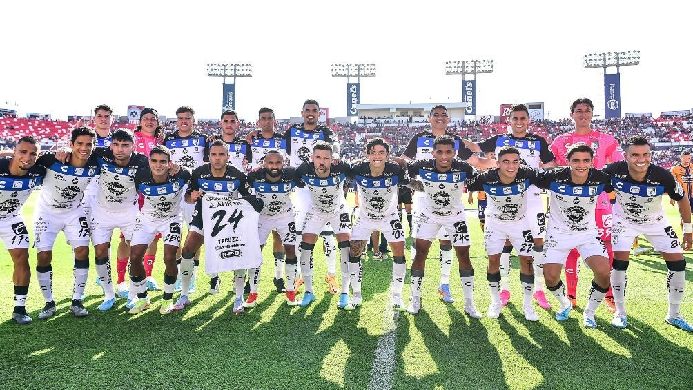 Plantilla del Querétaro previo a su partido 