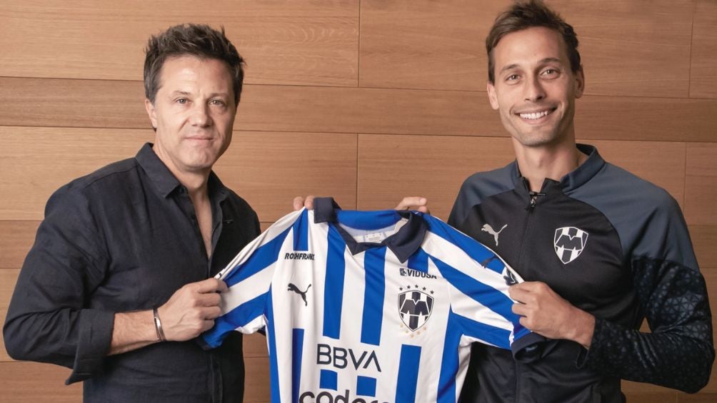 Tato Noriega junto a Sergio Canales en su presentación