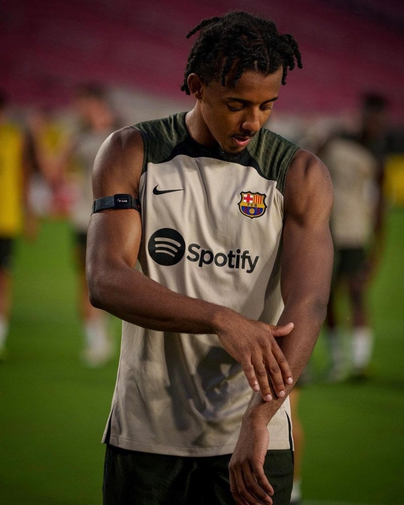 Koundé en el entrenamiento del FC Barcelona