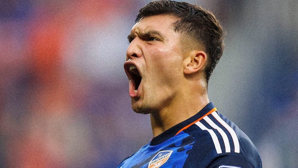 Brandon Vázquez anotó el primer triplete de su carrera ante Chivas, equipo al cual estuvo cerca de llegar